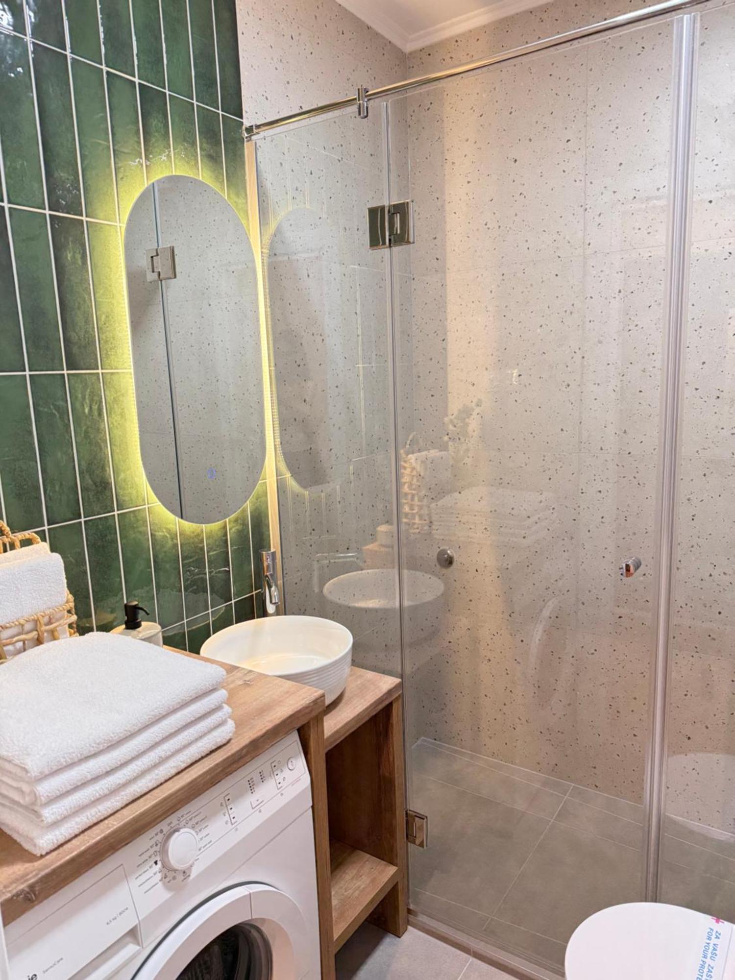 Crown Apartment 4 수보티차 외부 사진